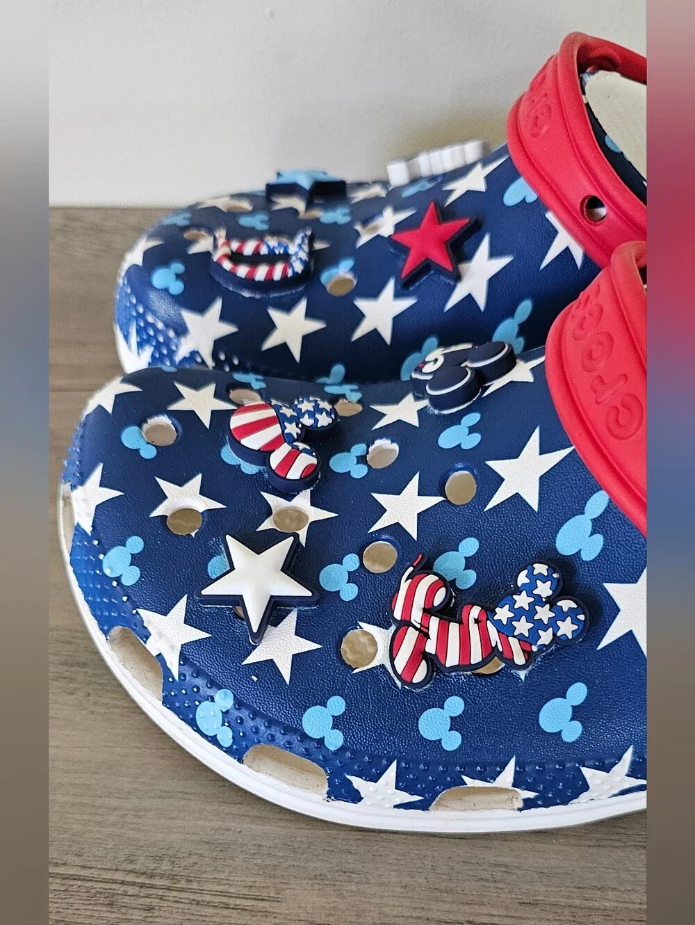 CROCS Disney American Red Blue Star Mickey Clogs with Red Strap Men 8 Women 10